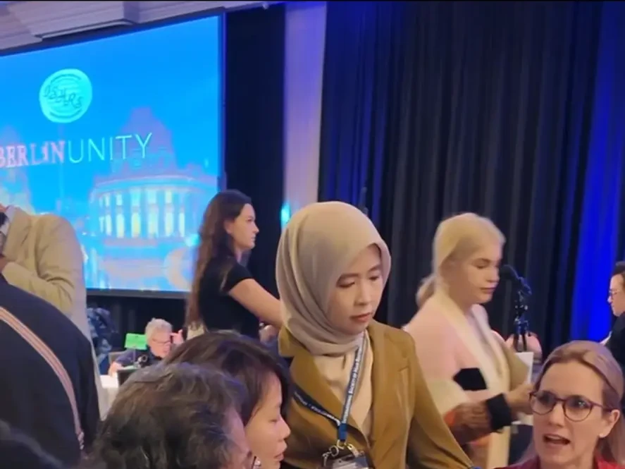 Dr Deena attending the ISHRS Berlin Unity 2025 conference