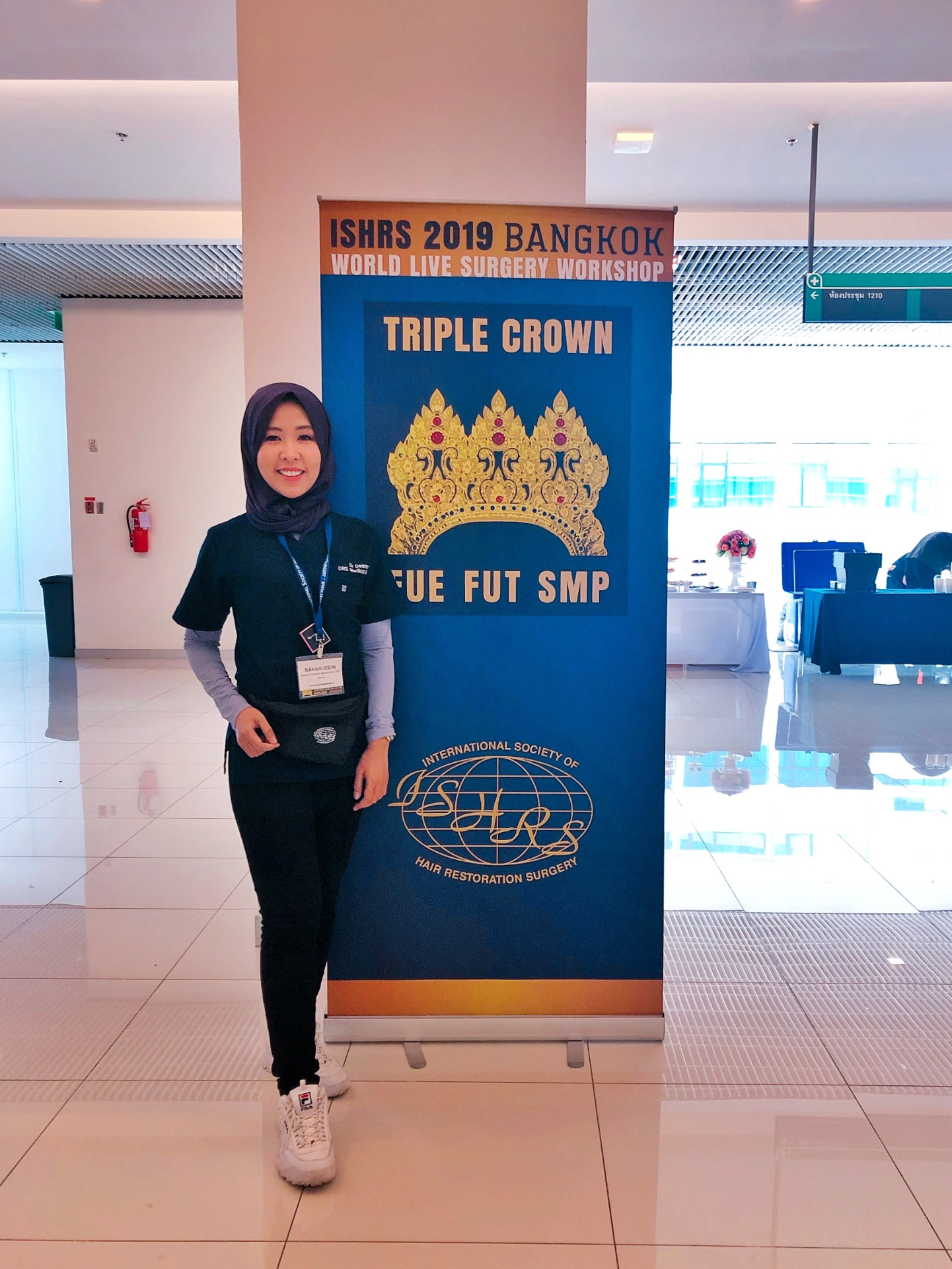 Dr Deena at the ISHRS 2019 Bangkok World Live Surgery Workshop