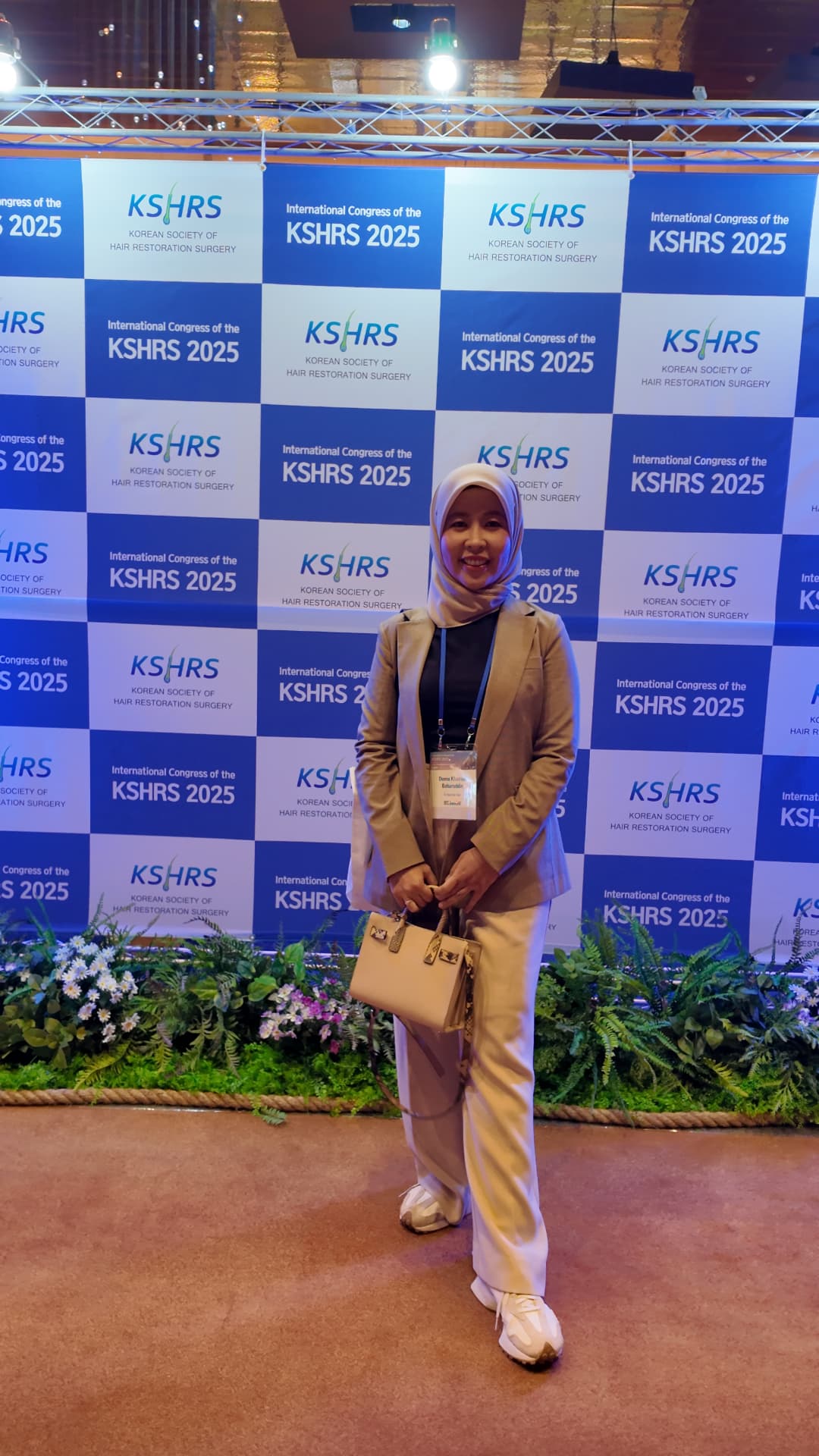 Dr Deena at the KSHRS 2025 International Congress in Korea